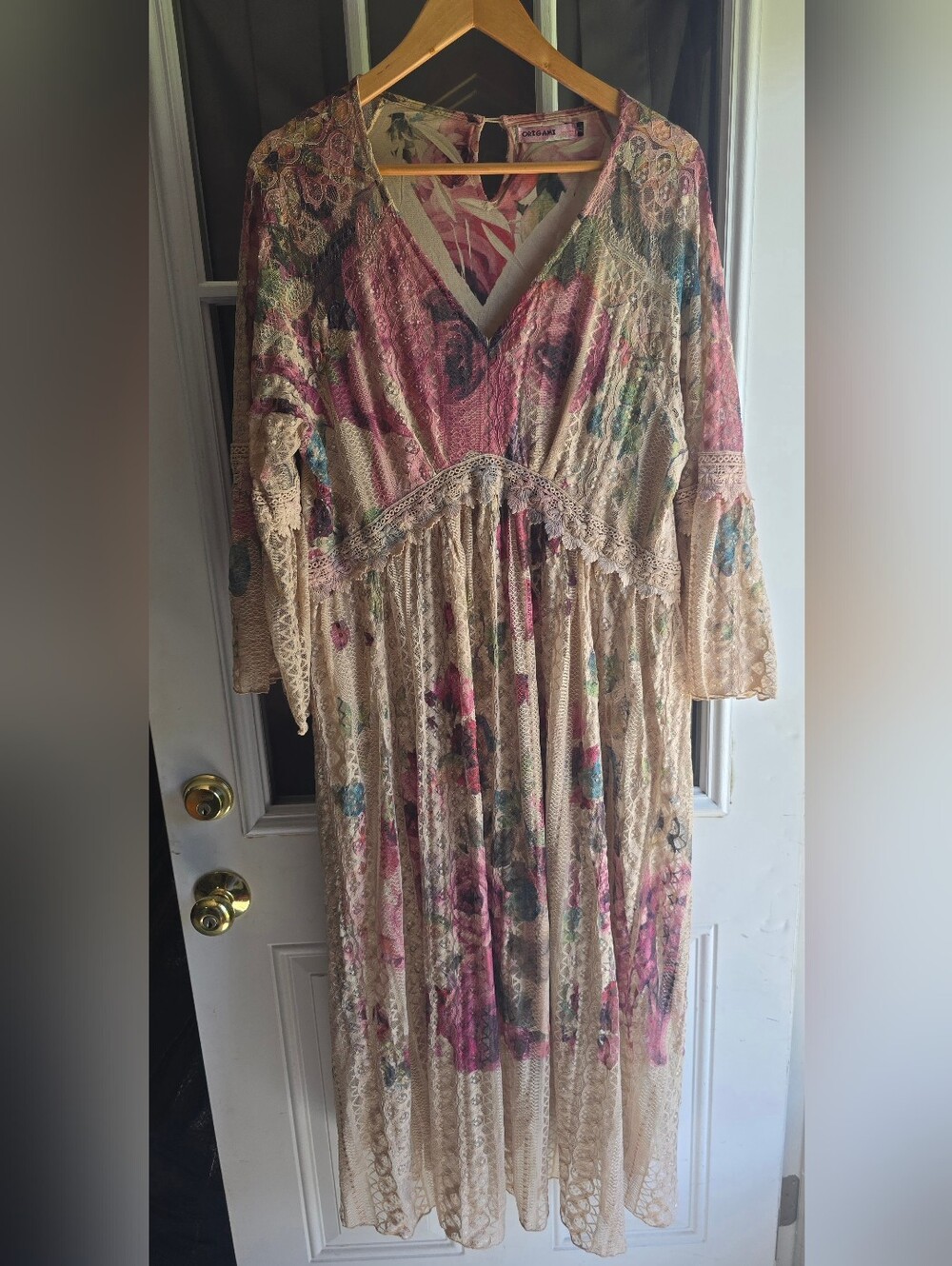 Origami by Vivien Women's XL Lace Frilly Dress Beige Floral Roses Flare Cuffs